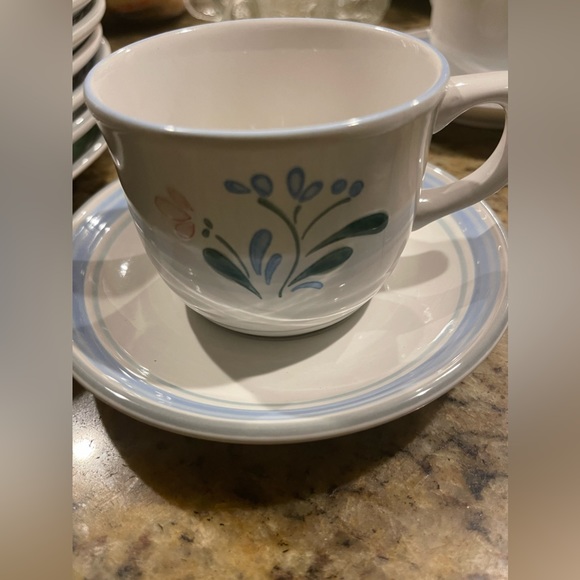 All for just $160.00. Fascinating Fascino Stoneware - Picture 3 of 5